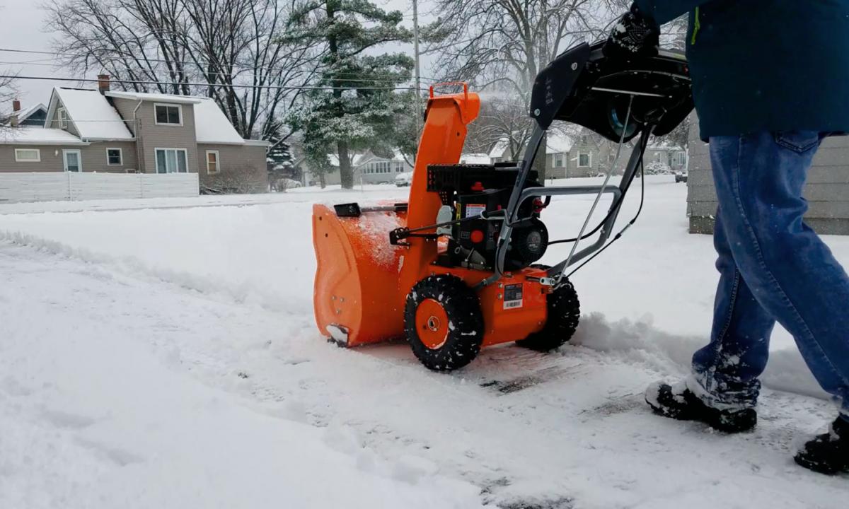 How to choose petrol snow blowers?